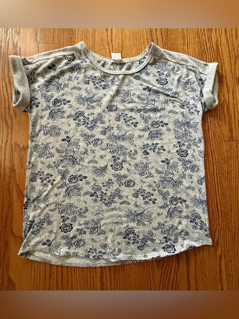 Lucky Brand Women’s M Gray/Blue Floral Knit Stretch Crew Neck Roll Tab Tee